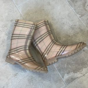 Burberry pink rain boots